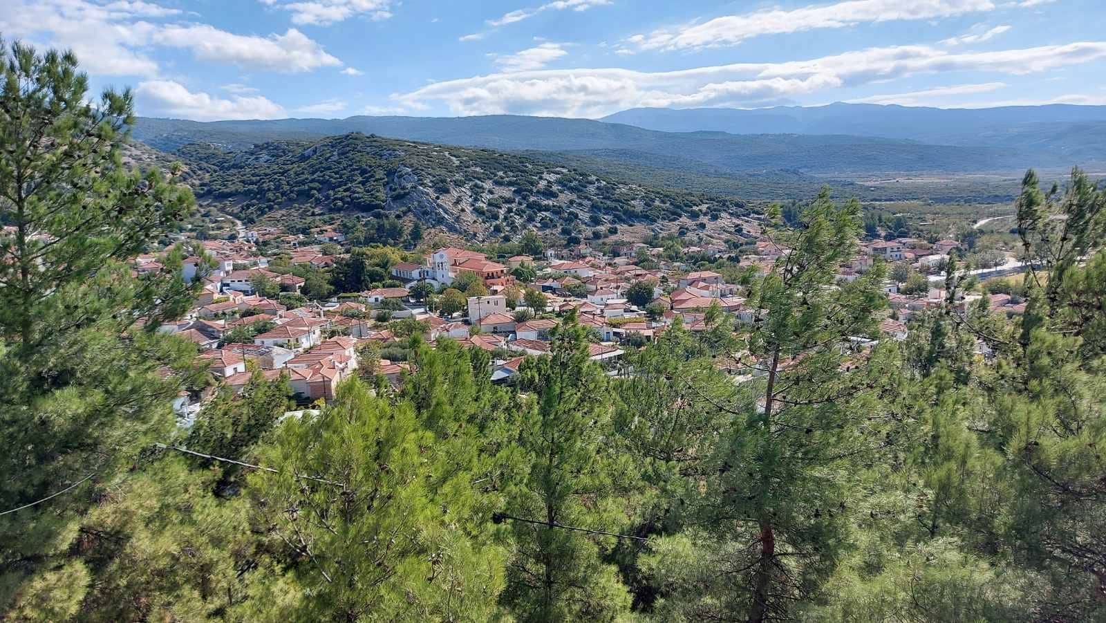 Kanalia látképe Thesszáliában, Görögországban - görög hegyi falu