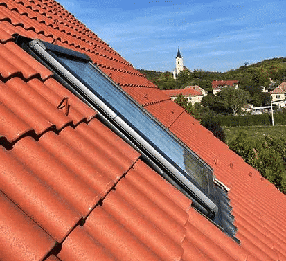 Elektromos fényvédő roló Roto tetőablak