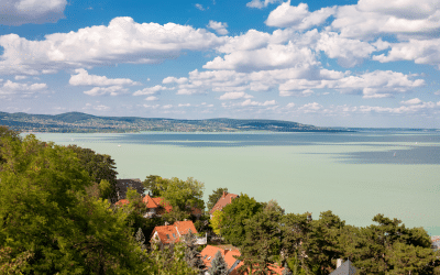 Élet a Balatonnál: kistelepülés vagy nagyobb város?